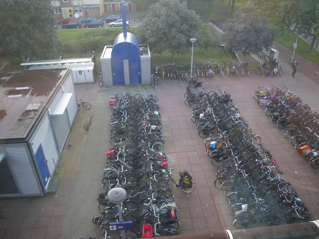 Одна из пригородных станций Амстердама